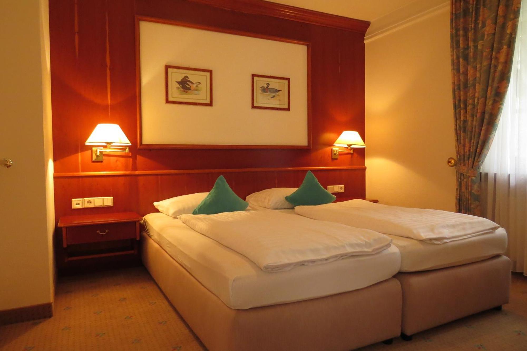 Park Hotel Am Schloss Ettringen  Екстериор снимка