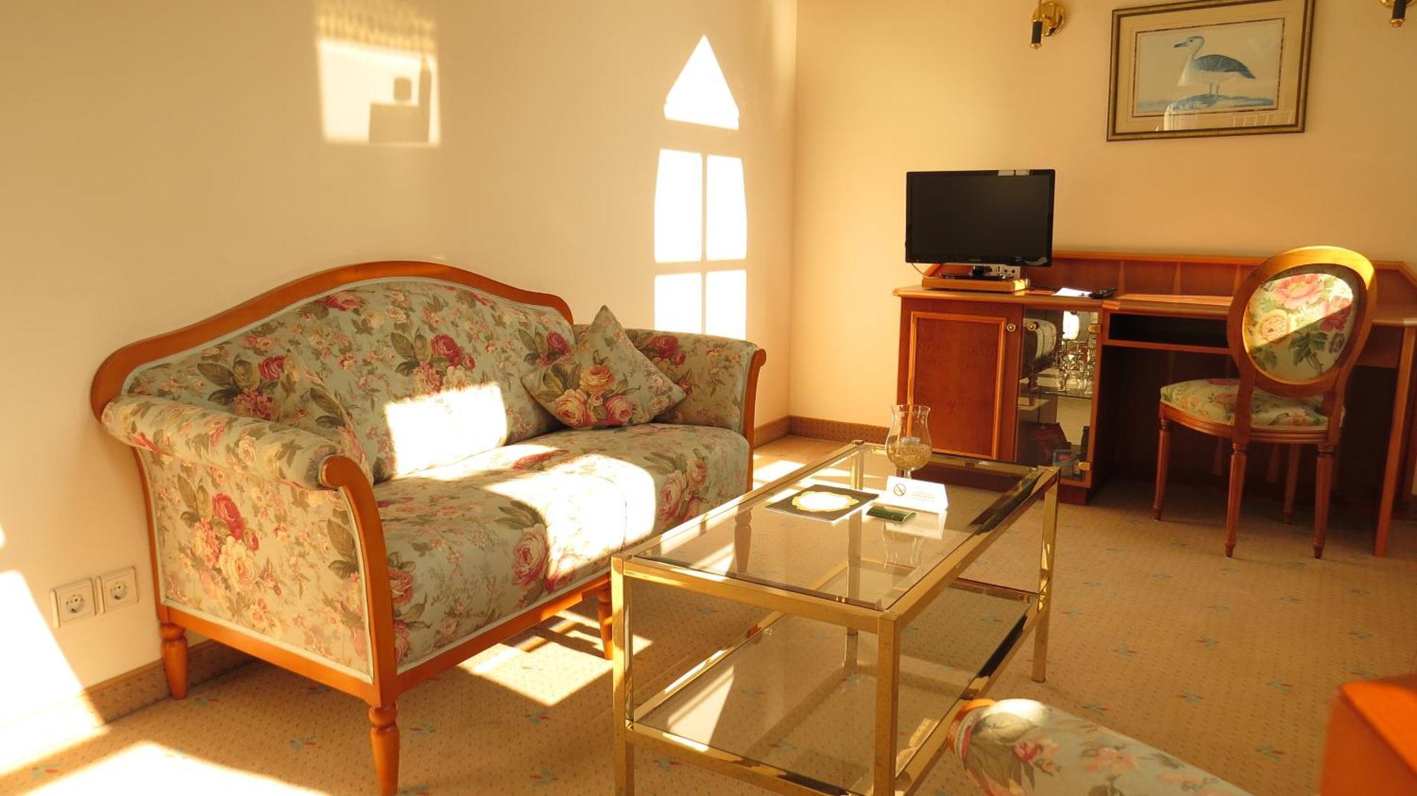 Park Hotel Am Schloss Ettringen  Екстериор снимка