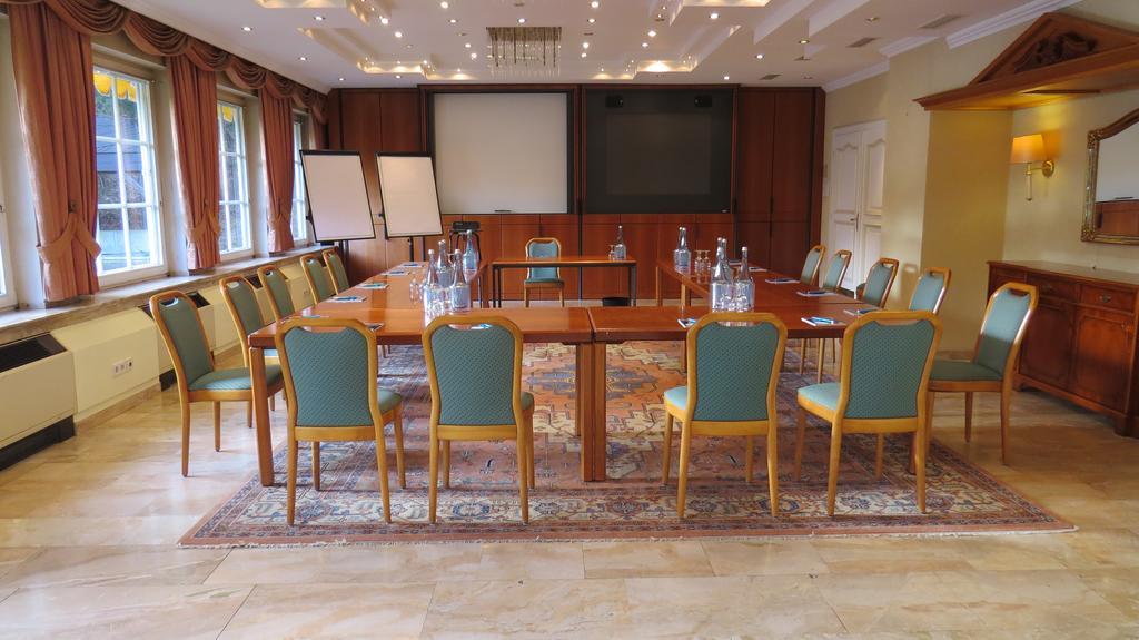 Park Hotel Am Schloss Ettringen  Екстериор снимка